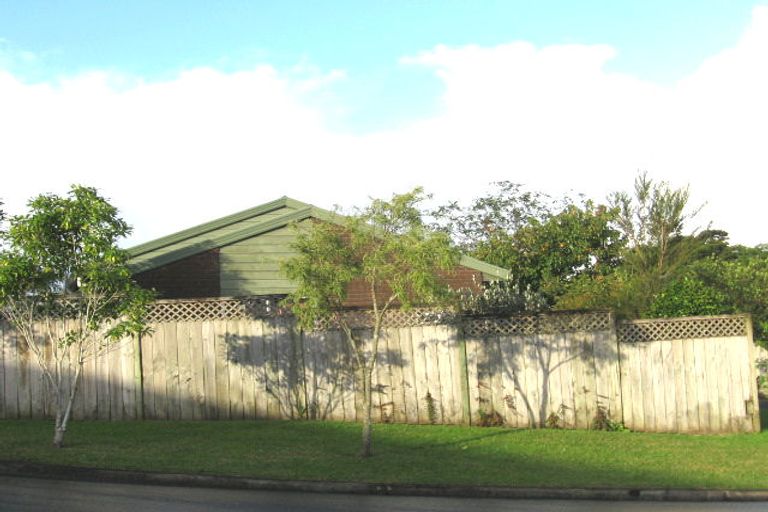 Photo of property in 25 Jacinta Grove, Swanson, Auckland, 0612