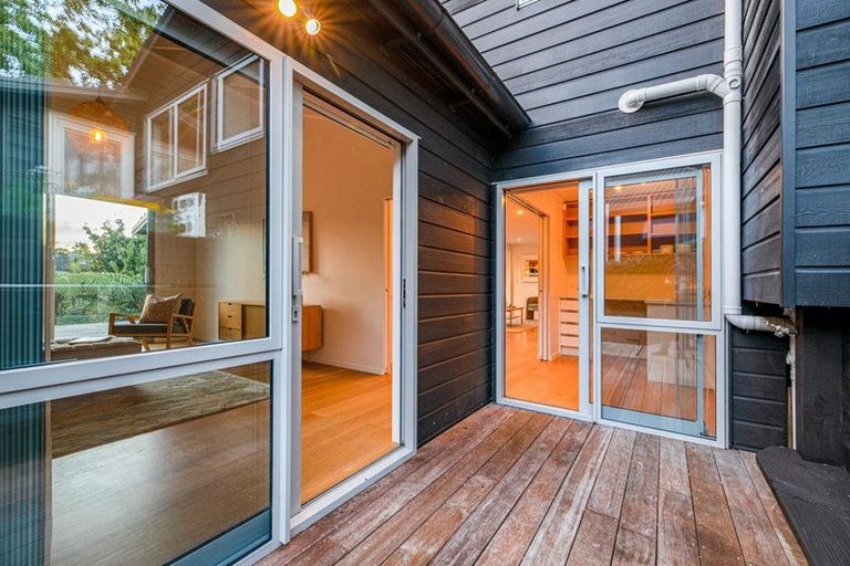 Photo of property in 22 Woodfern Crescent, Titirangi, Auckland, 0604