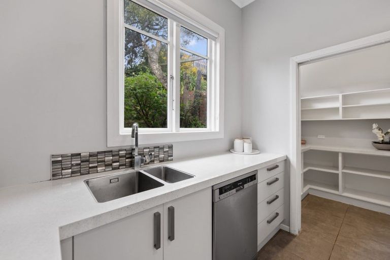 Photo of property in 28 Murray Street, Caversham, Dunedin, 9012