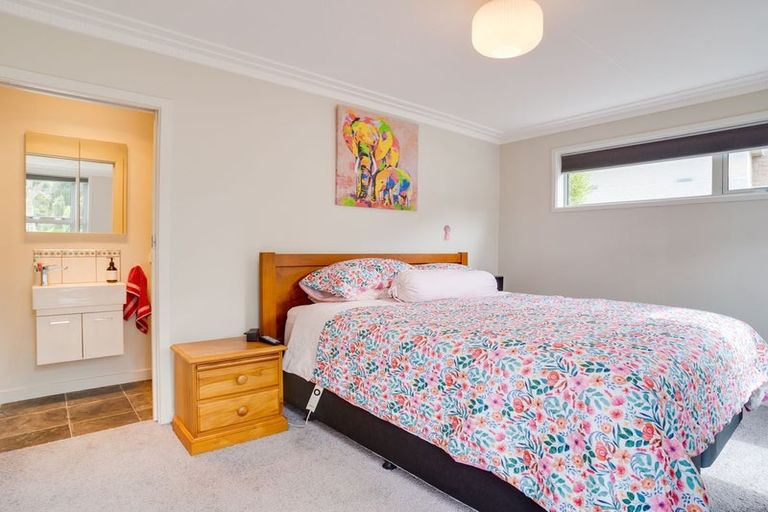 Photo of property in 5 Larkins Street, Helensburgh, Dunedin, 9010