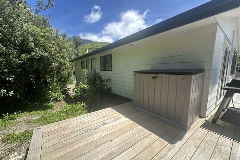 Photo of property in 60 Wairau Road, Picton, 7220