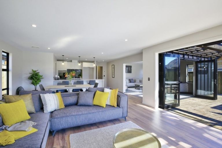 Photo of property in 24 Shepherd Road, Jacks Point, Queenstown, 9371