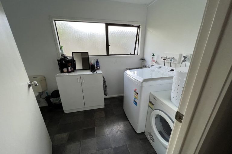 Photo of property in 9 Raphael Place, West Harbour, Auckland, 0618