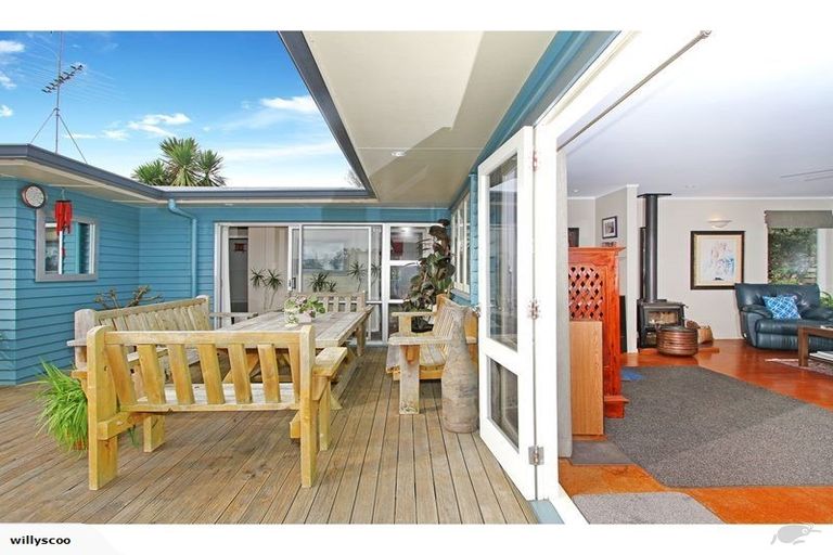 Photo of property in 4 Weatherly Road, Torbay, Auckland, 0630