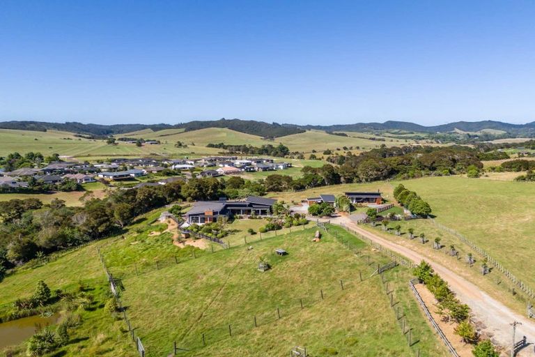 Photo of property in 65 Jamesons Esplanade, Haruru, 0204