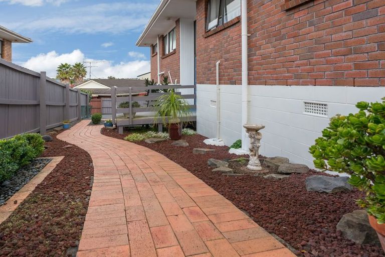 Photo of property in 2/6 Gardenia Grove, Half Moon Bay, Auckland, 2012