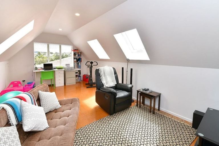 Photo of property in 168 Lakeside Drive, Orewa, 0931