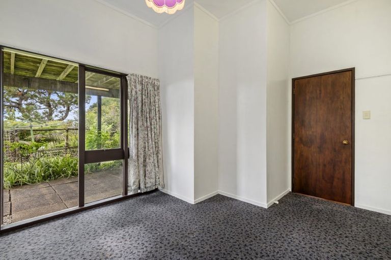 Photo of property in 8 Shearwater Rise, Rothesay Bay, Auckland, 0630