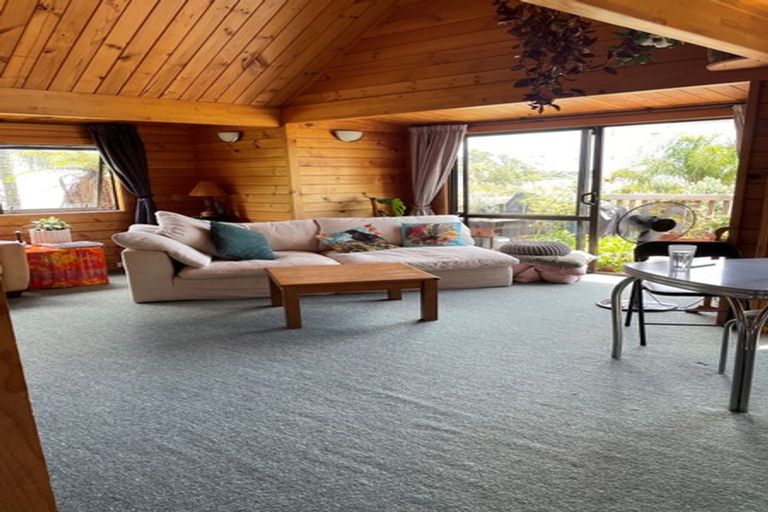 Photo of property in 2 Twin Wharf Road, Herald Island, Auckland, 0618