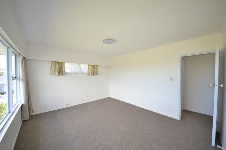 Photo of property in 27 Chivalry Road, Glenfield, Auckland, 0629