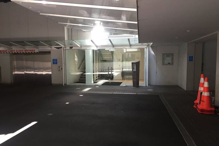 Photo of property in The Capital, 14/370 Oriental Parade, Oriental Bay, Wellington, 6011