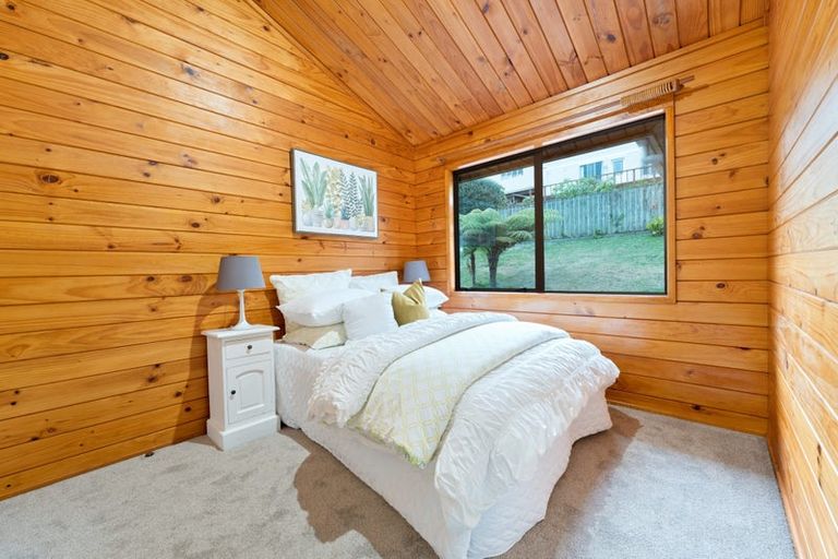 Photo of property in 8 Chardon Place, Henderson, Auckland, 0612