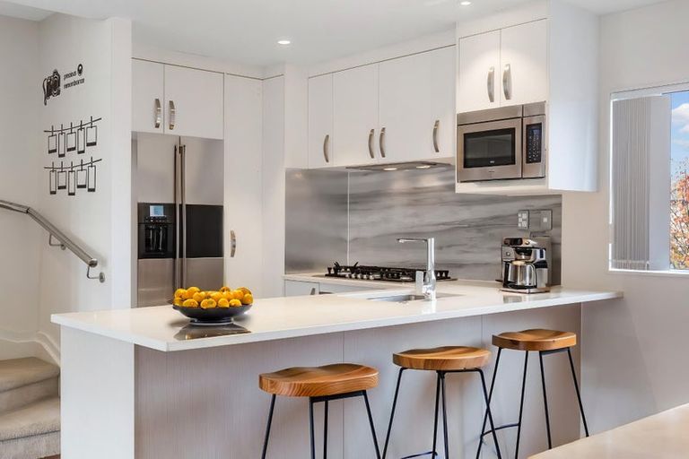 Photo of property in 73 Bordeaux Parade, Te Atatu South, Auckland, 0610