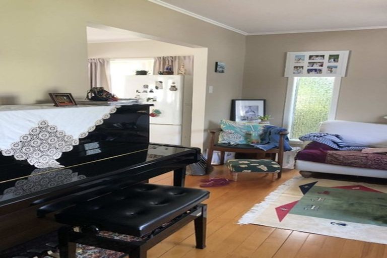 Photo of property in 1/46 College Road, Northcote, Auckland, 0627