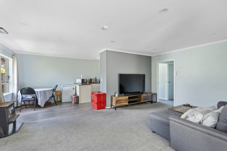 Photo of property in 2 Te Ngaere Place, Merrilands, New Plymouth, 4312