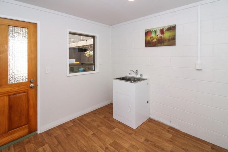 Photo of property in 5a Jensen Place, Frankleigh Park, New Plymouth, 4310