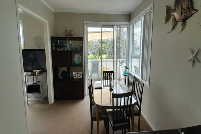 Photo of property in 31 Covil Avenue, Te Atatu South, Auckland, 0610