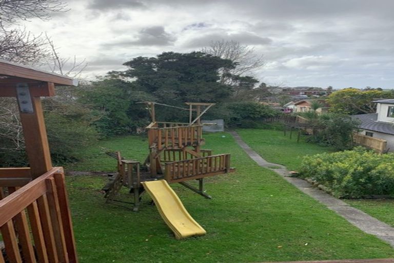 Photo of property in 12 Cron Avenue, Te Atatu South, Auckland, 0610