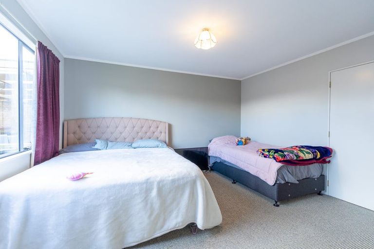 Photo of property in 35 Dalfield Place, Highbury, Palmerston North, 4412