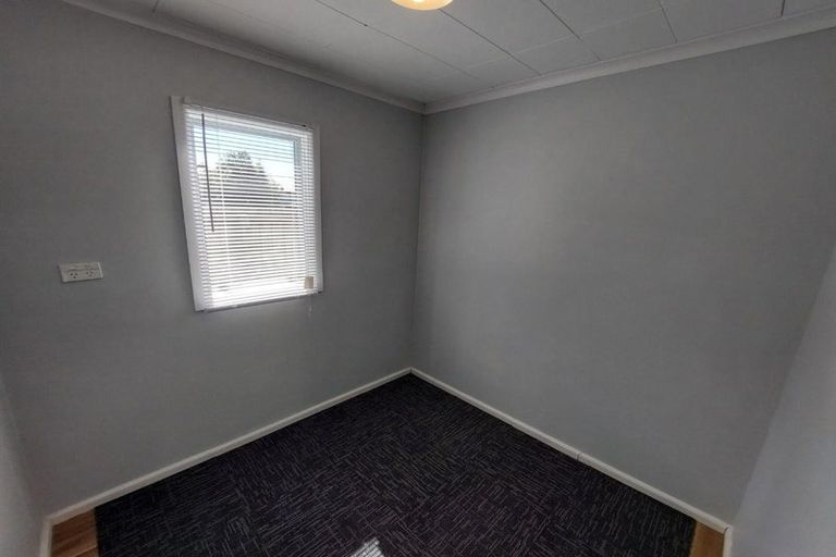 Photo of property in 90 Olliviers Road, Phillipstown, Christchurch, 8011