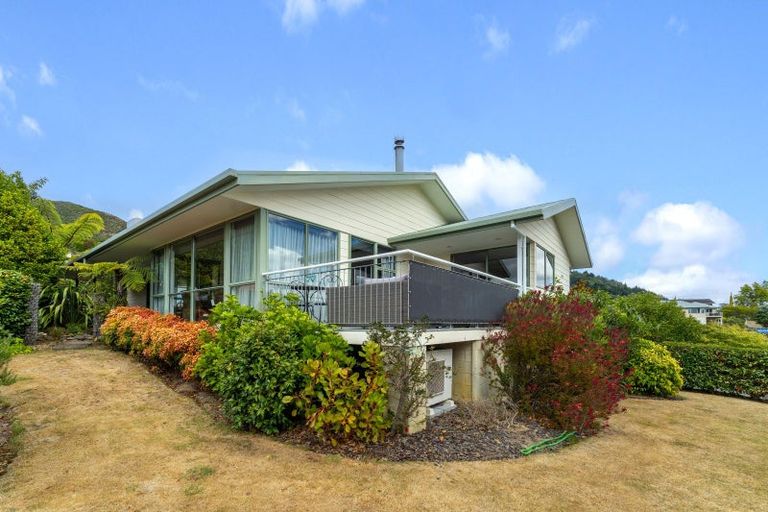 Photo of property in 60 Moana View Road, Waikawa, Picton, 7220