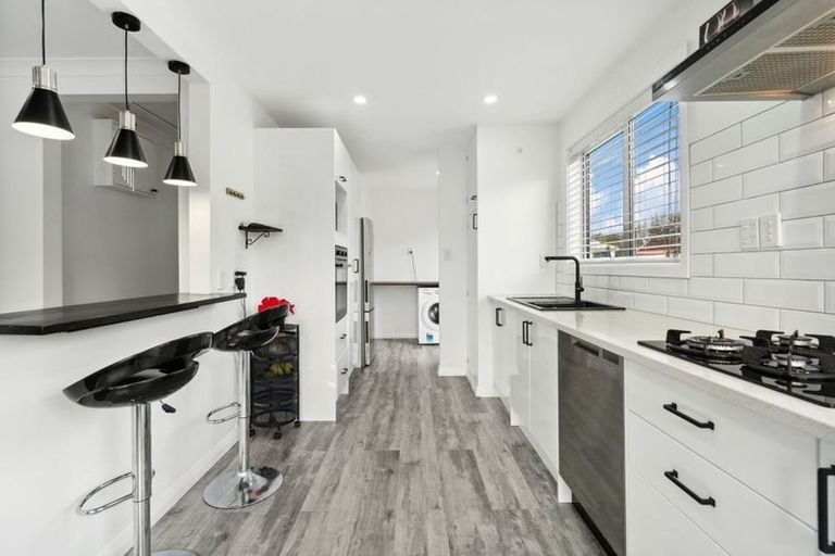 Photo of property in 3 Sellers Grove, Taita, Lower Hutt, 5011