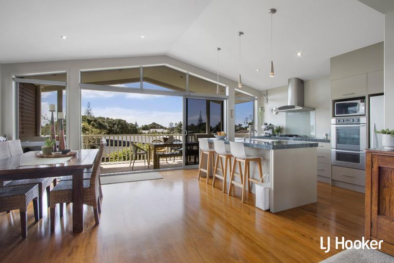 Photo of property in 28 Reo Crescent, Waihi Beach, 3611