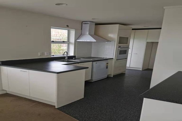 Photo of property in 316 Wairau Road, Glenfield, Auckland, 0629