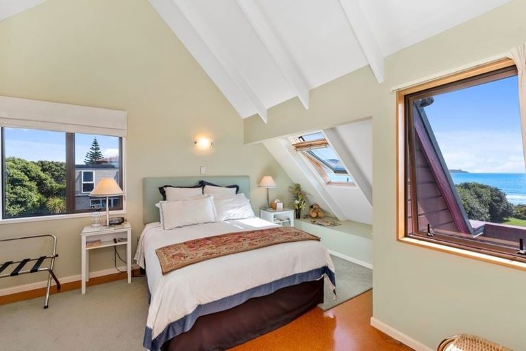 Photo of property in 115 Tutere Street, Waikanae Beach, Waikanae, 5036