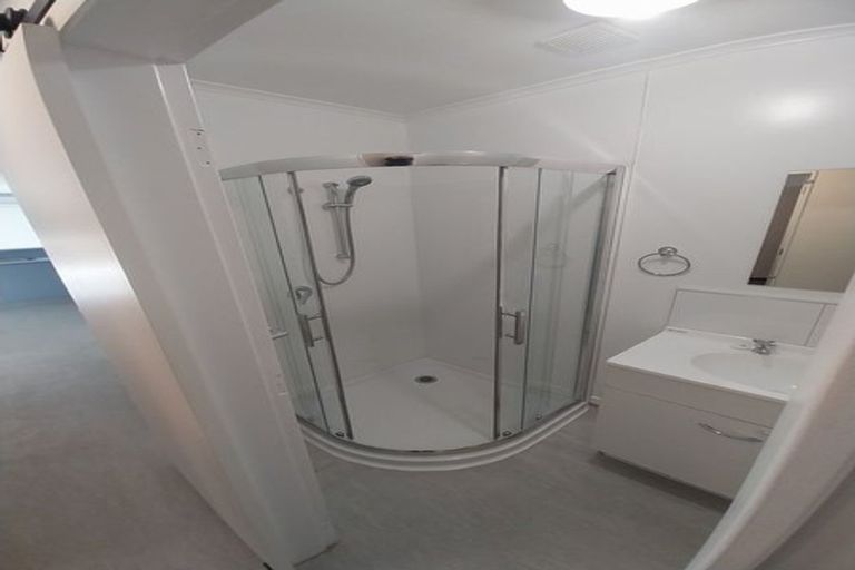 Photo of property in 64a Newlands Road, Newlands, Wellington, 6037