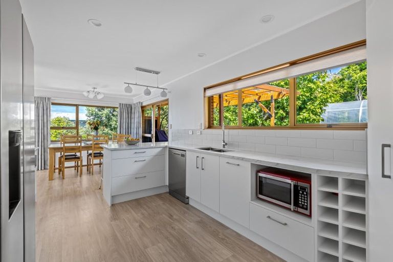 Photo of property in 14 Birdie Place, Red Beach, 0932