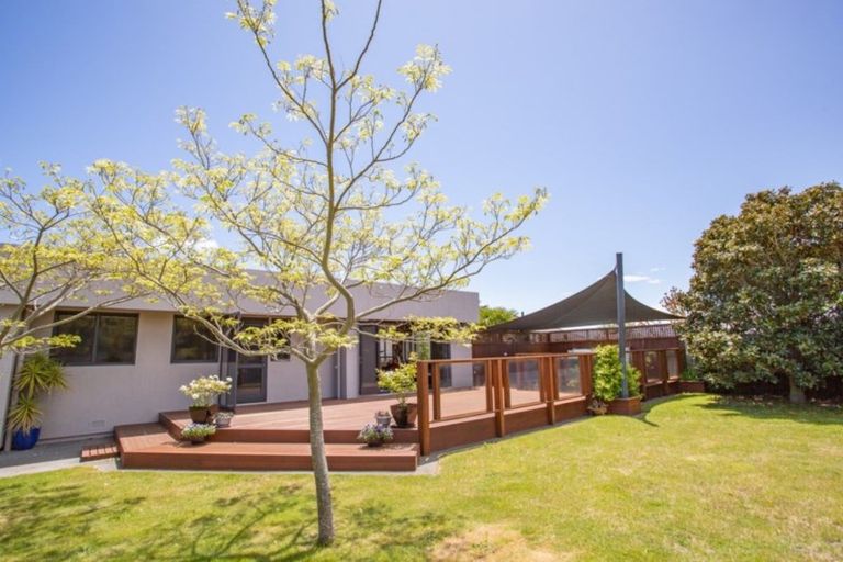 Photo of property in 47 Quadrant Heights, Paraparaumu, 5032