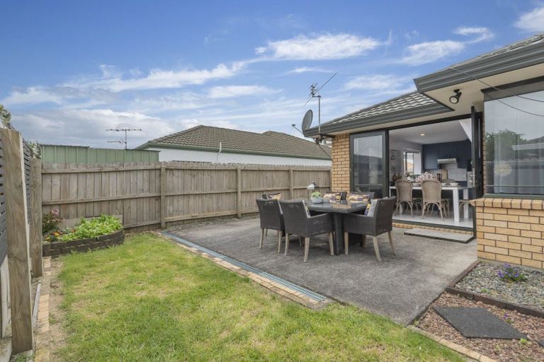 Photo of property in 6 Anton Place, Takanini, 2112