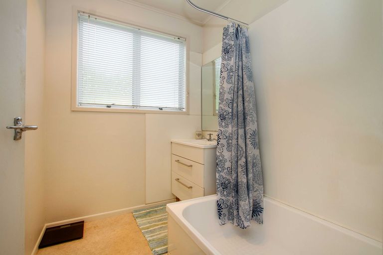 Photo of property in 52 Weatherly Road, Torbay, Auckland, 0630