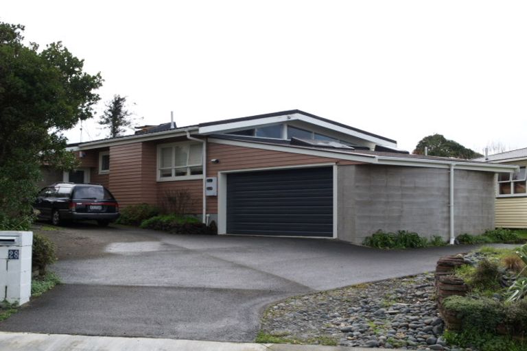 Photo of property in 28 Trelawn Place, Cockle Bay, Auckland, 2014