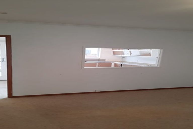 Photo of property in 3/1 Sturges Road, Henderson, Auckland, 0610