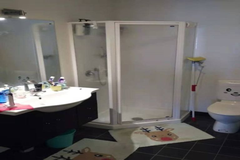 Photo of property in 28 Leneford Drive, East Tamaki, Auckland, 2013