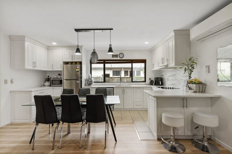 Photo of property in 10/17 Neta Grove, Henderson, Auckland, 0612