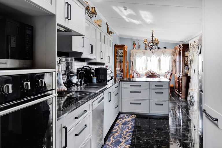 Photo of property in 24 Castle Street, Eltham, 4322
