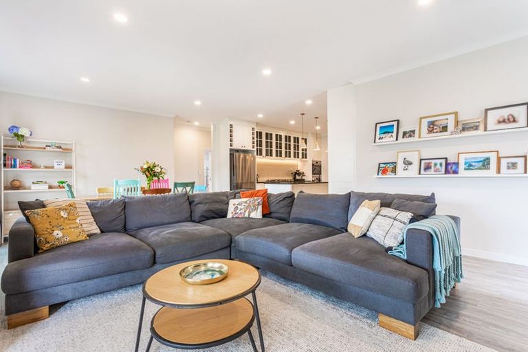 Photo of property in 6 Kahika Grove, Huapai, Kumeu, 0810