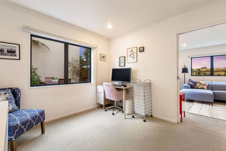 Photo of property in 11 Gunner Drive, Te Atatu Peninsula, Auckland, 0610