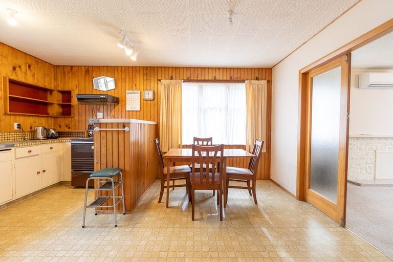 Photo of property in 28 Waterloo Crescent, Hokowhitu, Palmerston North, 4410