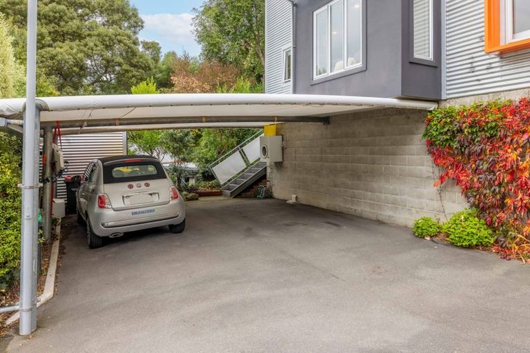 Photo of property in 25 Hawkhurst Road, Lyttelton, 8082