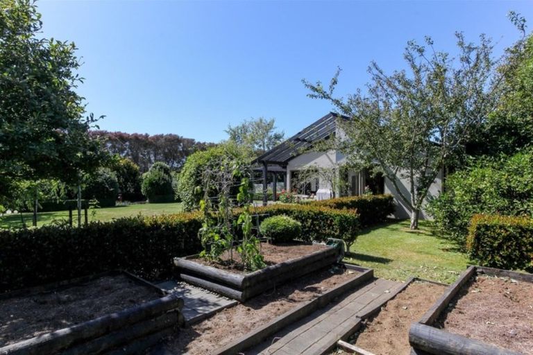 Photo of property in 30 Shelter Grove, Frankleigh Park, New Plymouth, 4310