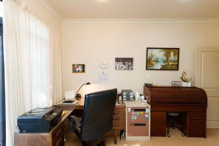 Photo of property in 7 Heritage Place, Terrace End, Palmerston North, 4410