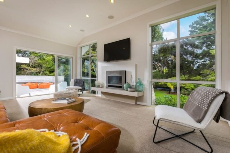 Photo of property in 21 Churchouse Road, Greenhithe, Auckland, 0632