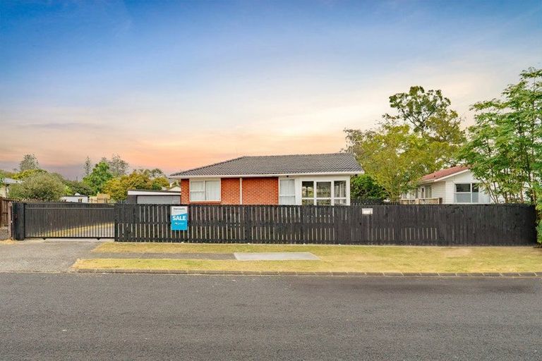 Photo of property in 15 Burndale Terrace, Manurewa, Auckland, 2102