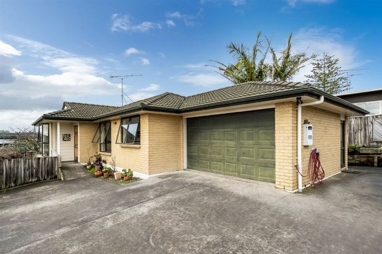 Photo of property in 2/147 Birkdale Road, Birkdale, Auckland, 0626