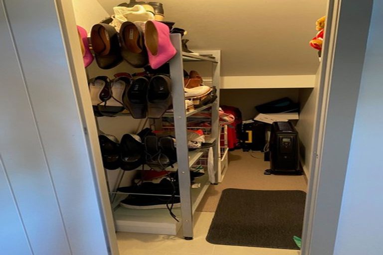 Photo of property in 16 Cavalry Close, Crofton Downs, Wellington, 6035