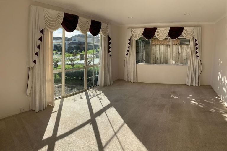 Photo of property in 26 Delmont Close, East Tamaki Heights, Auckland, 2016